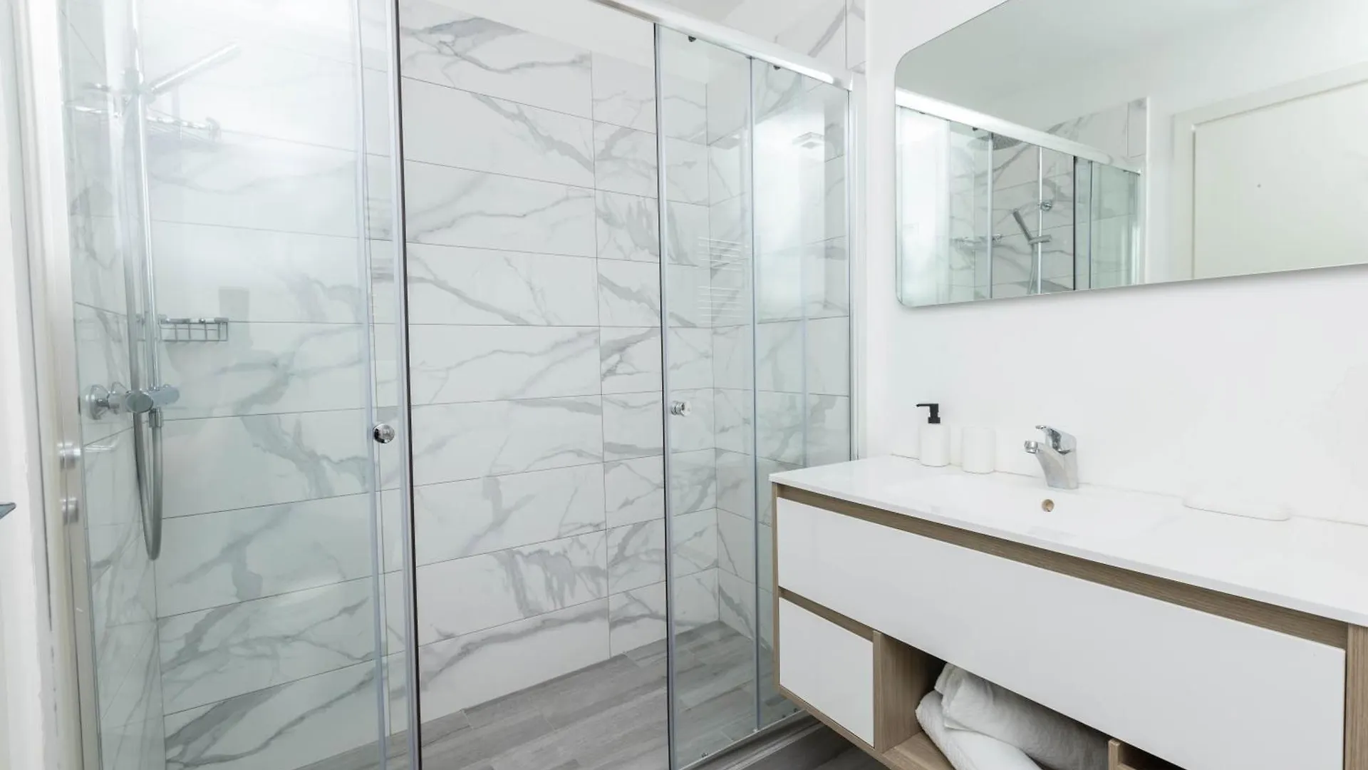 Fontana Di Trevi Modern Apartment Рим