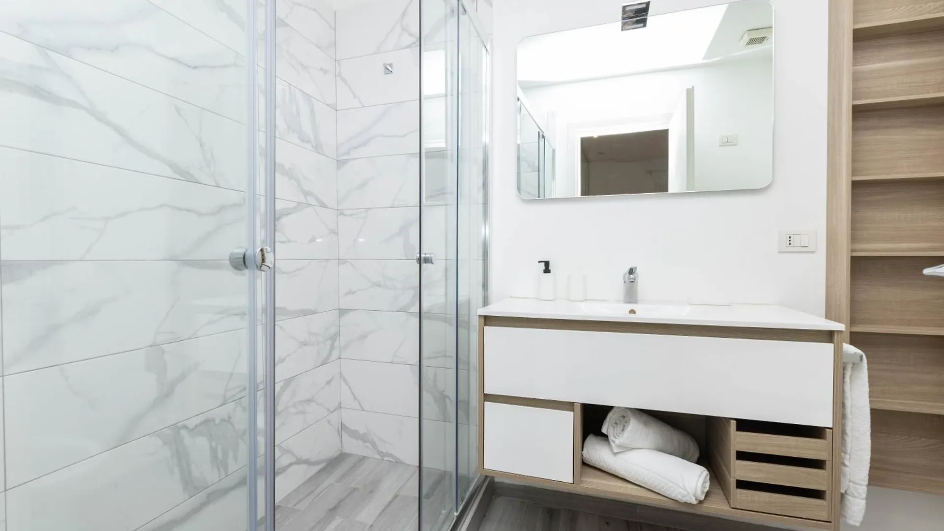 Fontana Di Trevi Modern Apartment Рим Италия